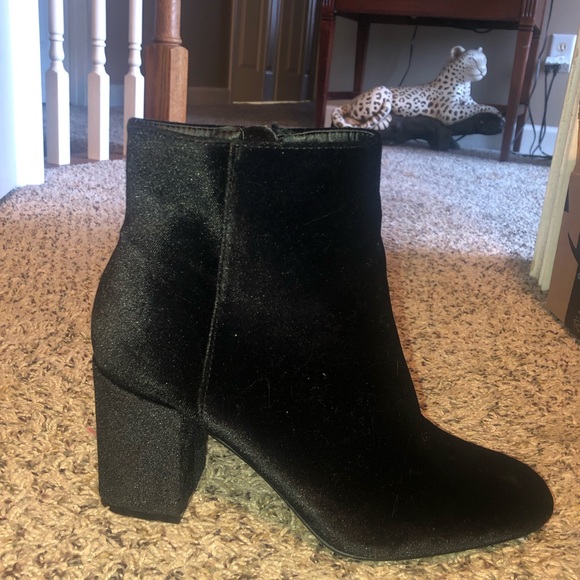 Black ankle booties - Picture 2 of 4